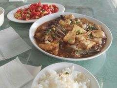 胖头鱼炖豆腐-香圆鱼味酒家