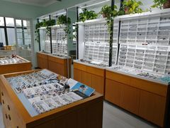 -视野联行眼镜•蔡司•依视路(温江店)
