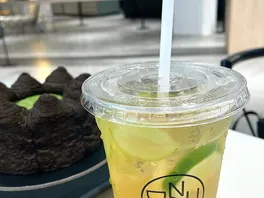 白**亚