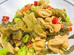 酸菜大肠-叶派龙虾•招牌香辣蟹·海鲜(中海国际店)