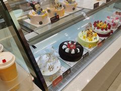 面包甜点陈列柜-面包新语(融创茂店)