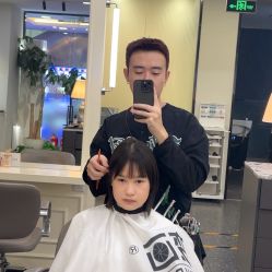 -变画·发型STUDIO