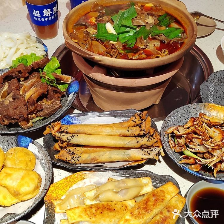 就着牛杂锅,嗦了三碗粉👍