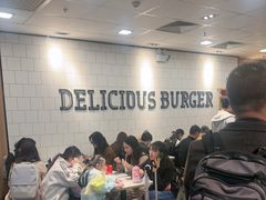 -麦当劳(上海虹桥站30B检票口楼上)