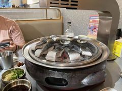 -围炉肉舍•炭烤活鳗•丹东海鲜烤肉(步行街店)