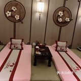 测了体温和登记就来到二楼。然后会有小姐姐热情招待你