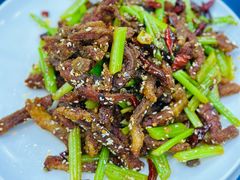 大辣椒芹菜炒肉-翠花上酸菜
