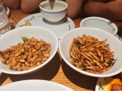 佤族竹虫蜂蛹双拼-一坐一忘云南菜(嘉里中心店)