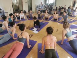 -亚太瑜伽普拉提学院