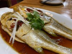 油泼黄花鱼-鲜小岛·铜锅涮肉
