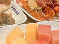 -哈尔滨小酒馆·鲜肉现穿自助烧烤(康新花园店)