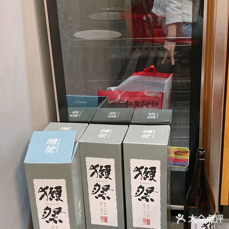 吃蟹这么多年第一次见每只蟹对半切开后蟹黄整整齐齐一家人的[吐]