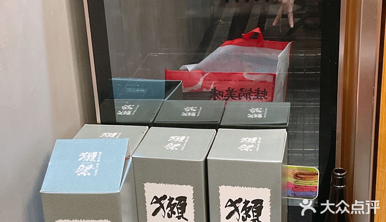 吃蟹这么多年第一次见每只蟹对半切开后蟹黄整整齐齐一家人的[吐]