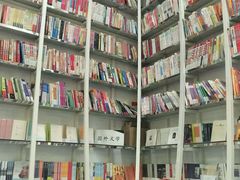 -钟书阁(松江泰晤士小镇店)