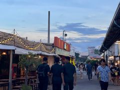 -席娜卡琳火车铁道夜市