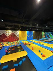-袋鼠王蹦床公园(中信泰富万达广场嘉定新城店)