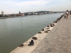 -多瑙河畔鞋履雕塑