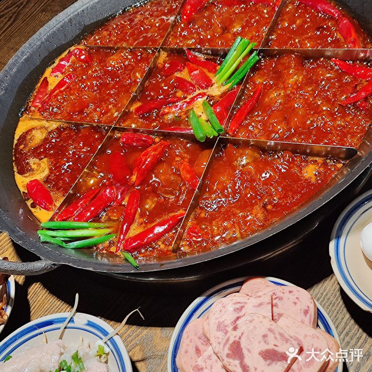 美食合集（31）｜新街里的这家九宫格火锅也太🔥了吧