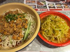 -鹤江桥·红油牛肉粉(SKP店)