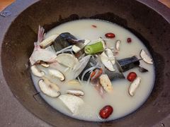 -咕嘟草帽鱼·牛奶一样的鲜鱼汤(天鹅湖万达广场店)