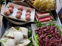 -茅草房·河畔园林火锅