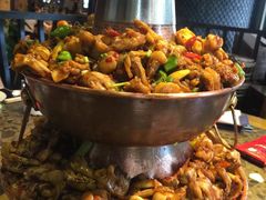 -沪小二炭火蛙锅(淮海中路美食不夜城店)