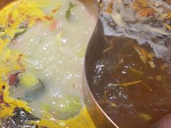 -洱火云南酸菜牛肉火锅(石景山当代商城店)