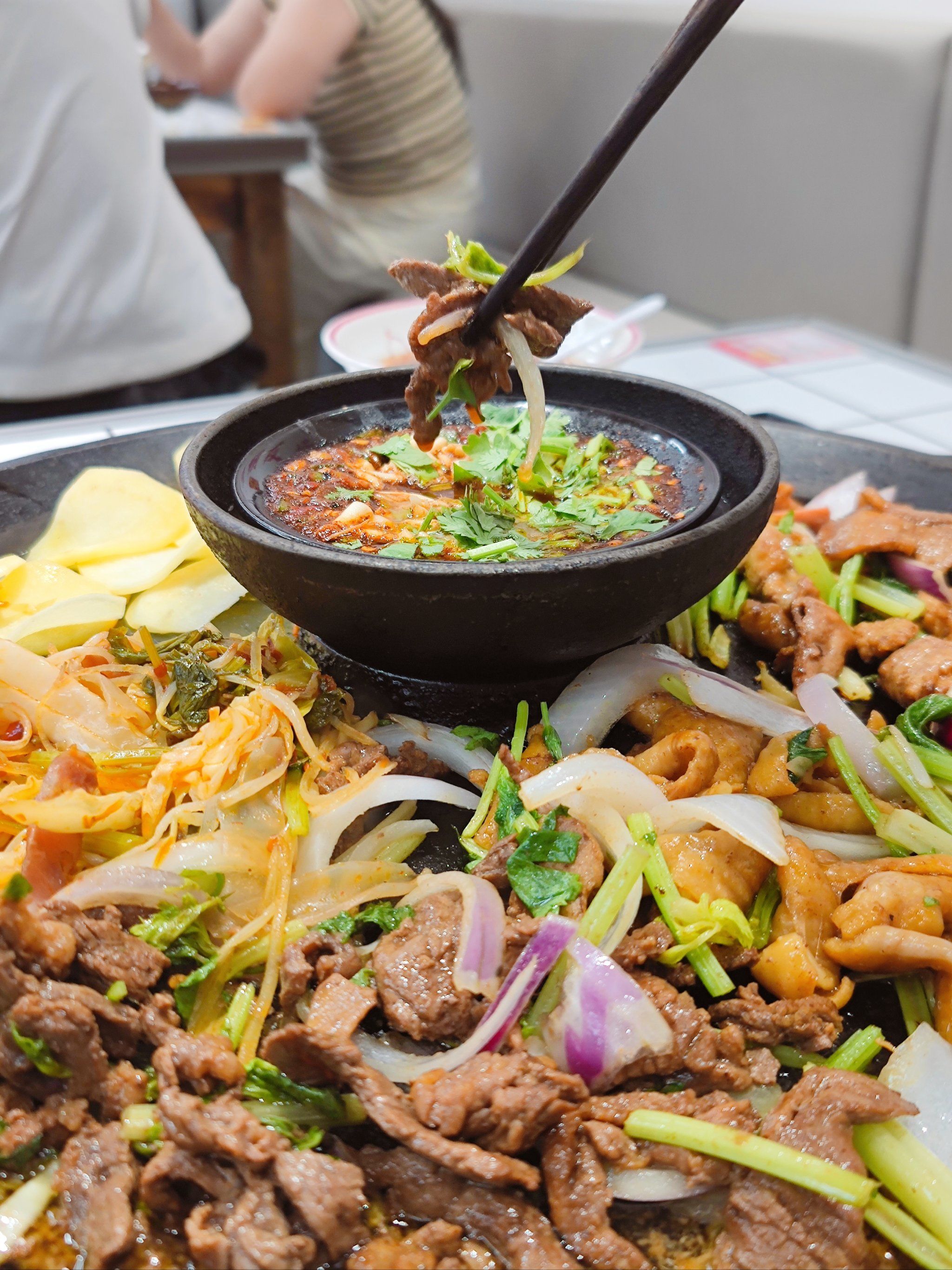 第一次吃贵州活油烙锅,味道还可以,有点像