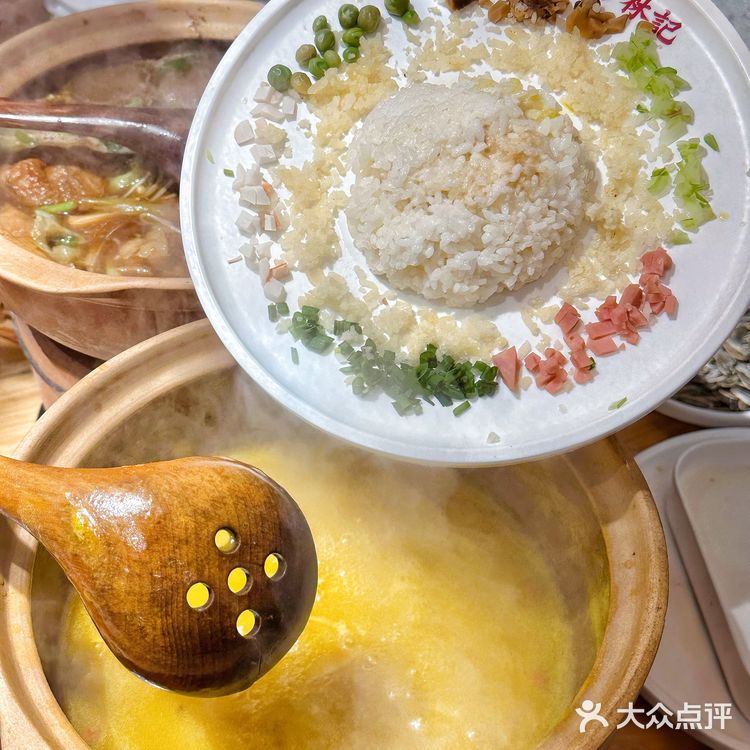 小伙伴说，在杭州吃港式打边炉，只去林记，老好吃了