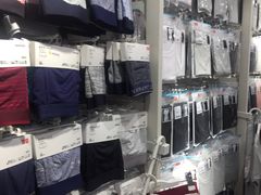 -名创优品(北京新中关购物中心地铁层店)