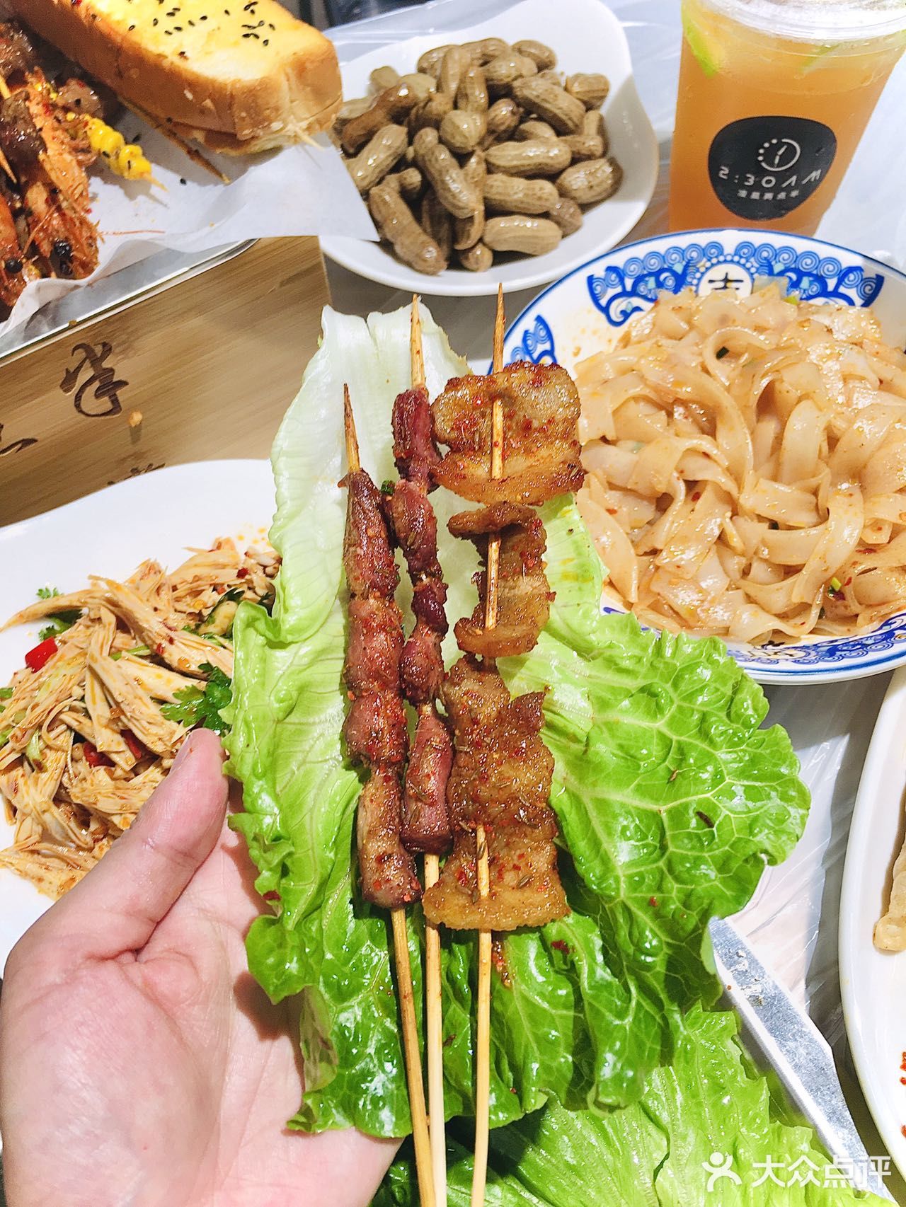撸🍢串，看⚽️球，吹牛=夏天