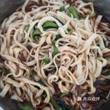 夜市的一碗红烧牛肉面，实在！！[亲亲][亲亲]