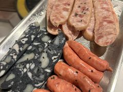 -山野的朋友露营炭火烤肉