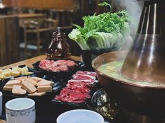 -果松木炭酸菜铜火锅·外婆参鸡汤