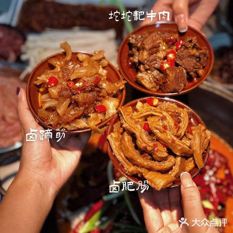 重庆美食|正对洪崖洞的地道老火锅🔥龙眼水超🉑️