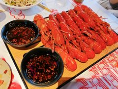 -肥肥虾庄·金牌油焖大虾(汉街SKP店)