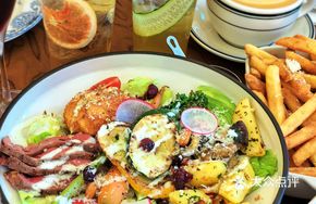 Grilled Beef and Mixed Vegetable Salad