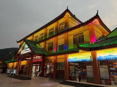 -十万大山布透温泉