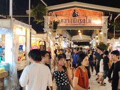 -席娜卡琳火车铁道夜市