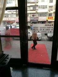 -一東造型烫发染发