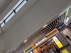 -麦当劳(上海虹桥站30B检票口楼上)