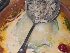 -洱火云南酸菜牛肉火锅(石景山当代商城店)