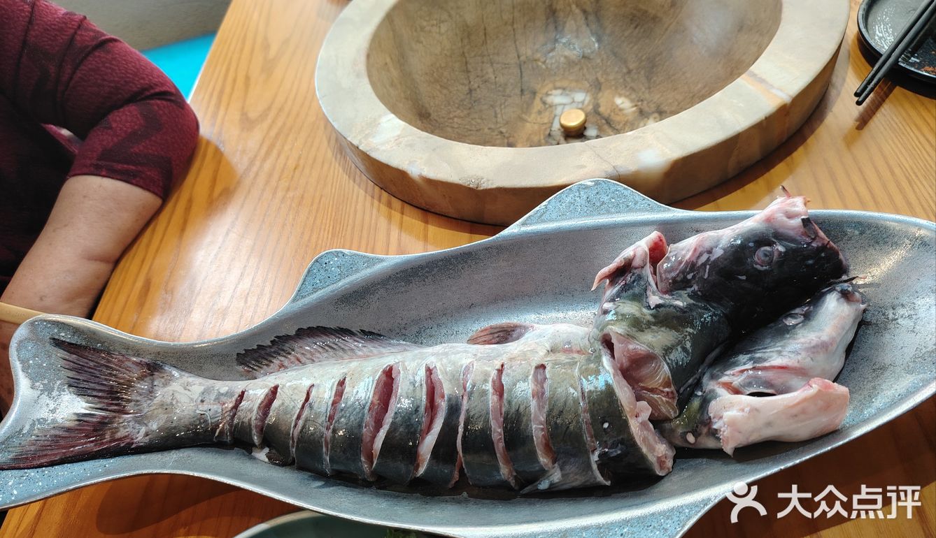 胜鱻潭蒸汽石锅鱼