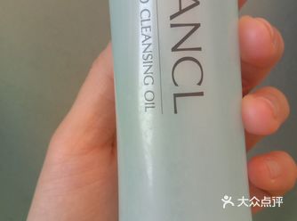 啊呦~最近好久没用卸妆油了，是怎么回事呢，把卸妆水拿