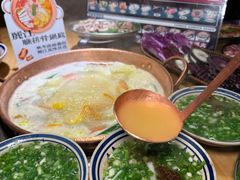 -洱火云南酸菜牛肉火锅(石景山当代商城店)