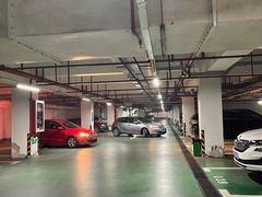 -朱家角影剧院-地面停车场