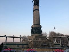 -人民防洪胜利纪念塔