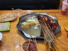 -何氏串串香火锅(翠亨店)