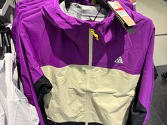 -NIKE上海青浦换季优惠店