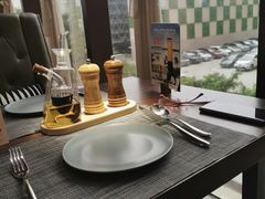 靠窗位-卡普里披萨·牛扒·下午茶